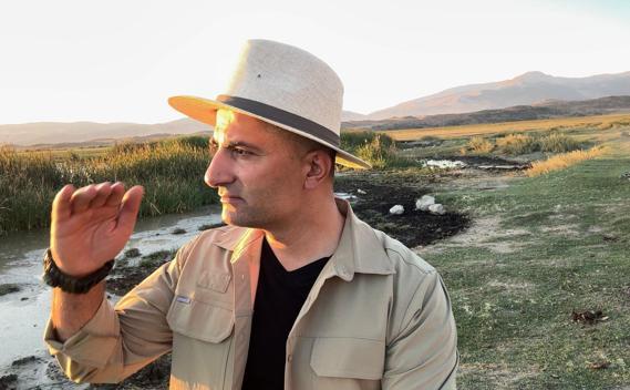 Bitliste gökyüzünde karga yoğunluğu kamerada