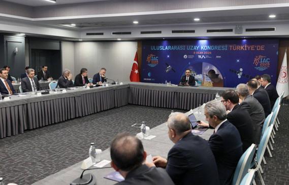 Bakan Kacır: Dünyanın en büyük uzay etkinliğine Antalyada ev sahipliği yapacağız