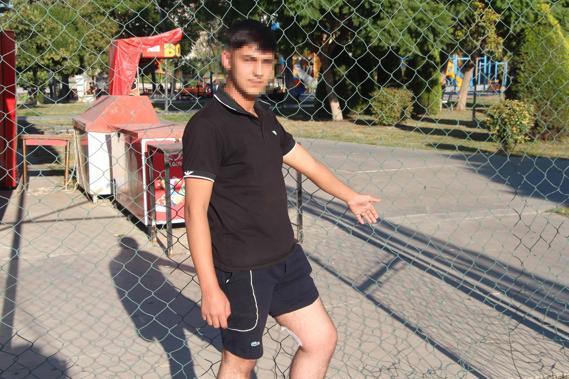 Parkta tartıştıkları 3 lise öğrencisini dövüp, bıçakladılar; olay kamerada