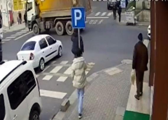 Hafriyat kamyonunun çarptığı 14 yaşındaki kız çocuğu yaralandı