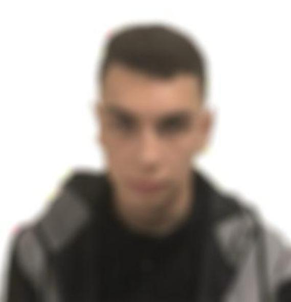 Kağıthane’de otomobile silahlı saldırı kamerada: Saldırganların 30 suç kaydı çıktı