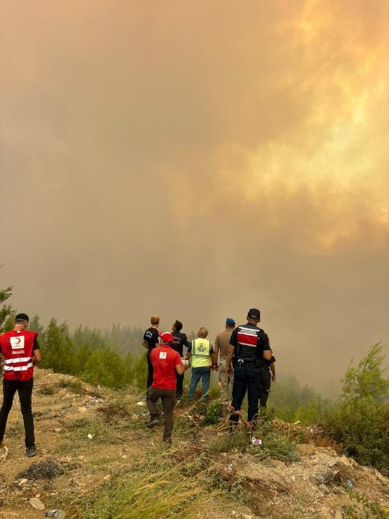 Muğla Seydikemer’deki orman yangınına havadan müdahale yeniden başladı