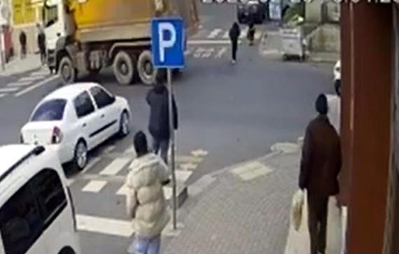 Hafriyat kamyonunun çarptığı 14 yaşındaki kız çocuğu yaralandı