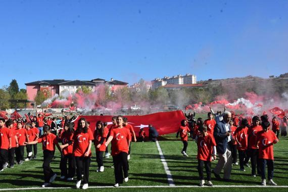 Sındırgıda depremin ardından evlerine girmeye çekinenler, çadırlarda kalıyor