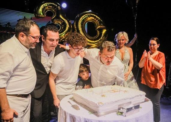 Ferhat Göçer ve Ömür Gedik Sherwood Otelleri 30uncu yıl kutlamalarında sahne aldı
