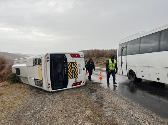 Konyada okul servisi devrildi; 28i öğrenci 29 yaralı
