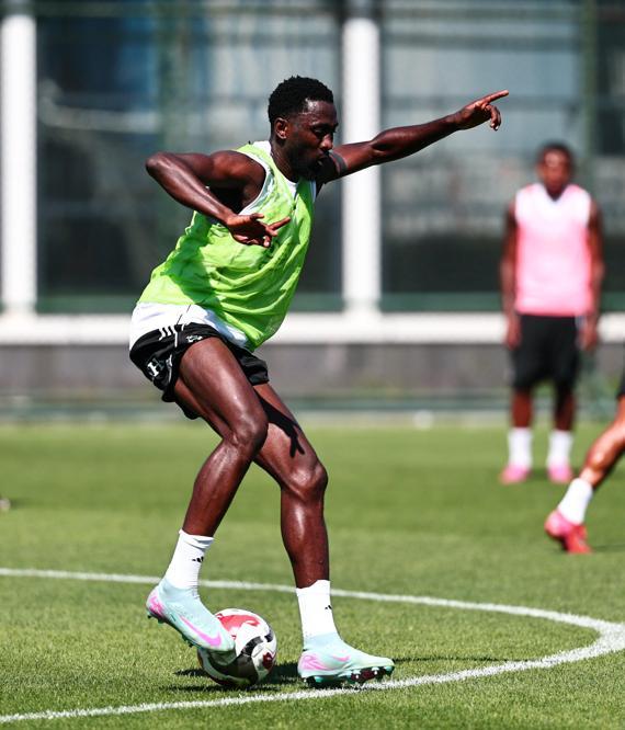 Beşiktaş’ta Ndidi takımla ilk antrenmanına çıktı