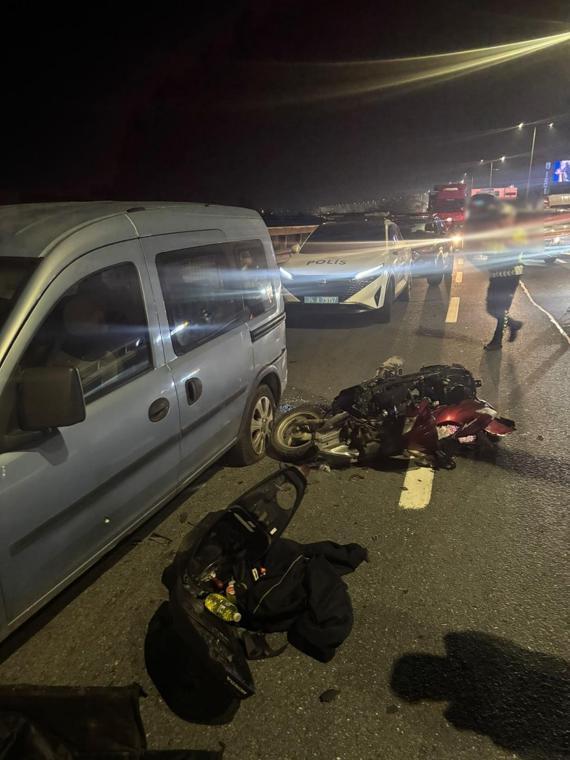 Eyüpsultanda motosiklet sürücüsü kazada öldü; bir şoför sıkıştırıp düşürdü, başka bir araç ezdi