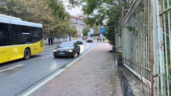 Taksimde kaza sonrası servis şoförünü alıkoyup 80 bin lirasını gasbettiler