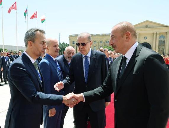 Cumhurbaşkanı Erdoğan, Azerbaycan’da resmi törenle karşılandı