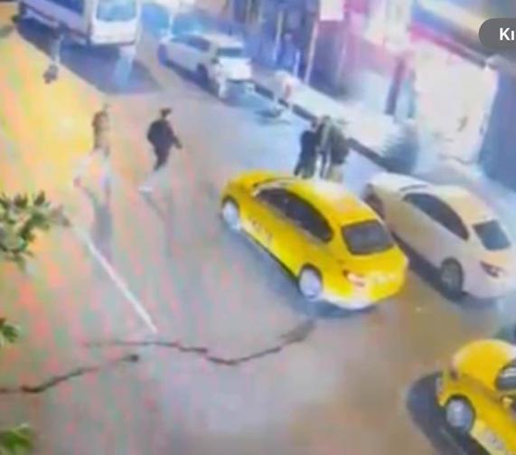Beyoğlunda eğlence mekanına girmesini engelleyen kuzenini vurdu; kurşun ensesine isabet etti ölümden döndü