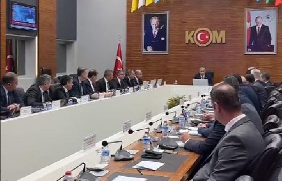 Bakan Yerlikaya, üst düzey emniyet mensuplarıyla suç örgütleri konulu toplantı yaptı