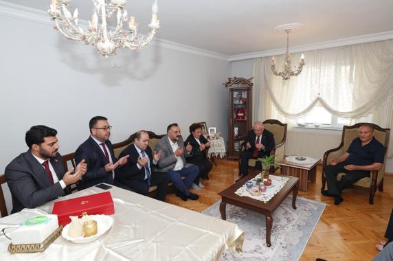 Bakan Güler, İstanbulda şehit ailesini ziyaret etti