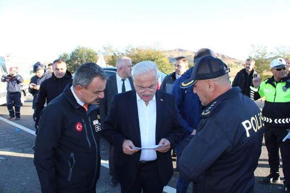 Aksarayda tur otobüsü devrildi; 6 ölü, 34 yaralı