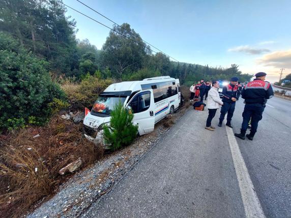 Bodrumda yolcu minibüsü, şarampole düştü: 8 yaralı