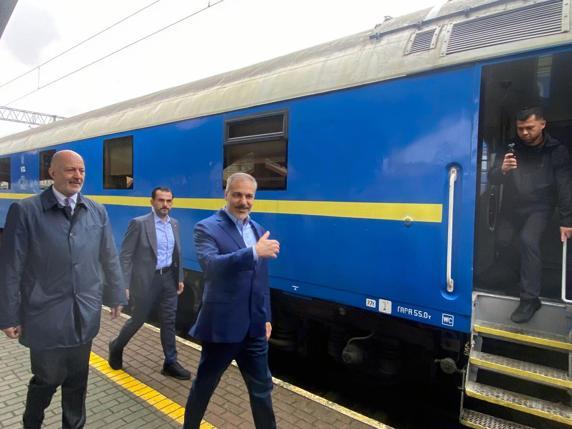 Bakan Fidan, Ukrayna ziyareti için trenle Polonyadan Kieve hareket etti