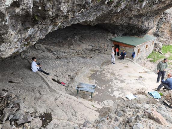 Düzgün Baba Ziyaretgahı tahrip edildi, 1i muhtar 4 şüpheli hakkında soruşturma