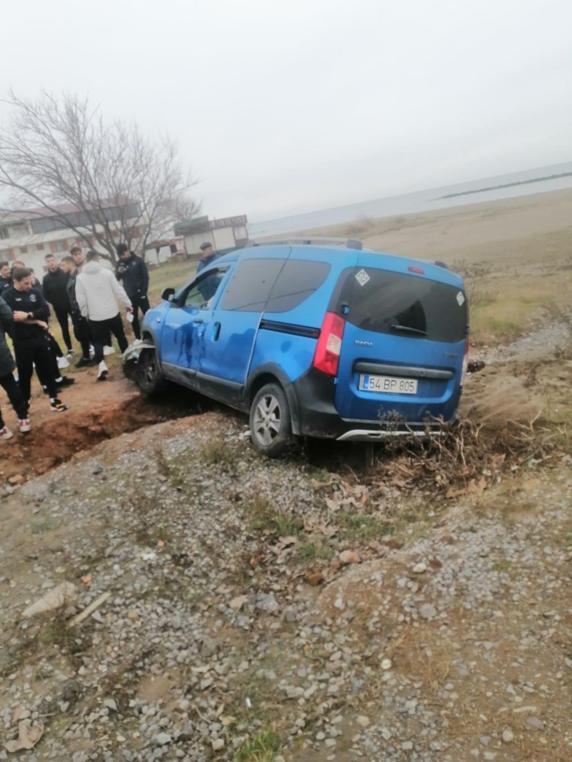 Amatör futbolcuların bulunduğu araç kaza yaptı: 6 yaralı