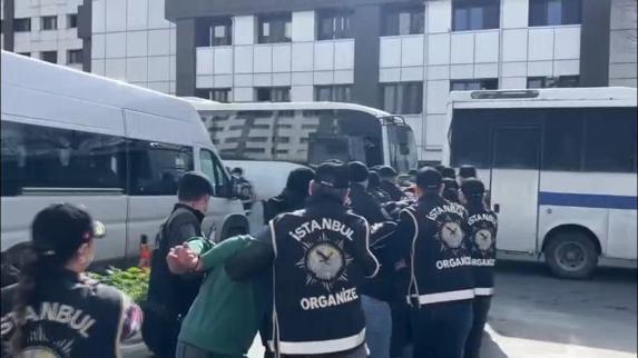 İstanbul merkezli 4 ilde organize suç örgütüne düzenlenen operasyonda gözaltına alınanlar adliyeye sevk edildi