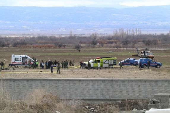 Ispartada eğitim uçuşu sırasında askeri helikopter düştü: 6 şehit