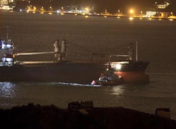 Sarıyer’de fırtınada sürüklenen kargo gemisi Büyükdere açıklarında demirletildi
