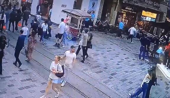 Taksim’de 68 suçtan aranan şüphelinin kovalamaca sonucu yakalandığı anlar kamerada