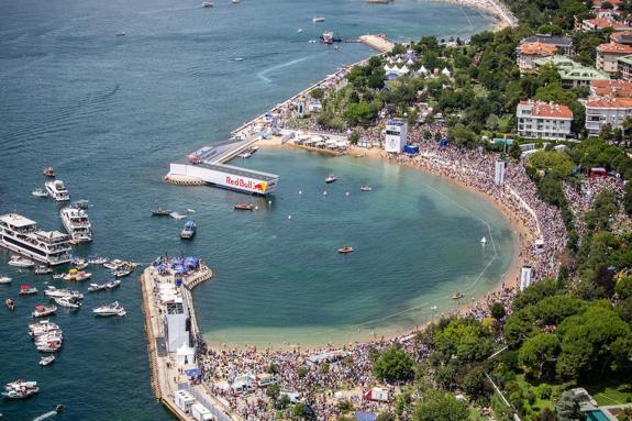 5. Red Bull Uçuş Günü’nde kazananı ünlüler belirleyecek