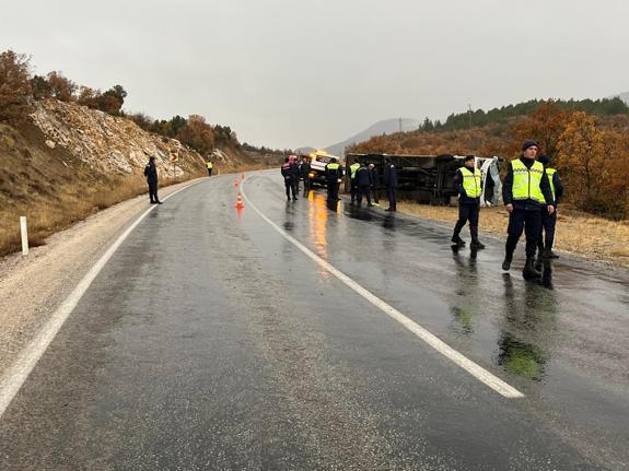 Konyada okul servisi devrildi; 28i öğrenci 29 yaralı