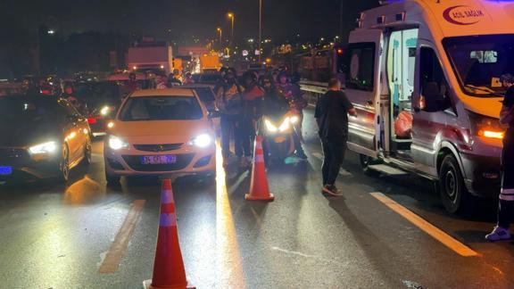 Avcılar D100’de iki otomobil çarpıştı: 2 yaralı