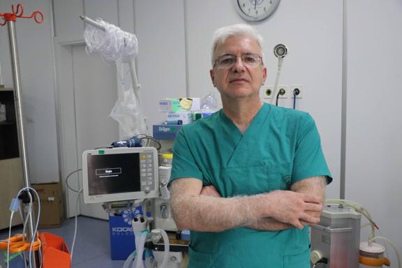 34 yıllık genel cerrah, sağlık çalışanlarına şiddet olayları artınca avukat oldu