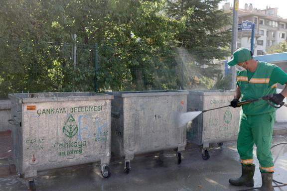 Çankaya Belediyesi’nden 124 mahallede temizlik çalışması