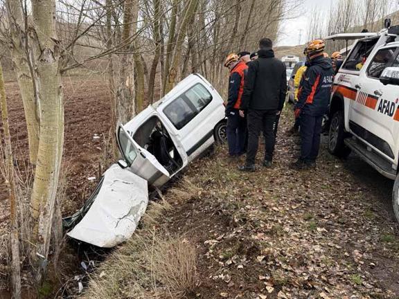 Kanser hastası babasını hastaneye götürürken kaza yaptı: 3 ölü