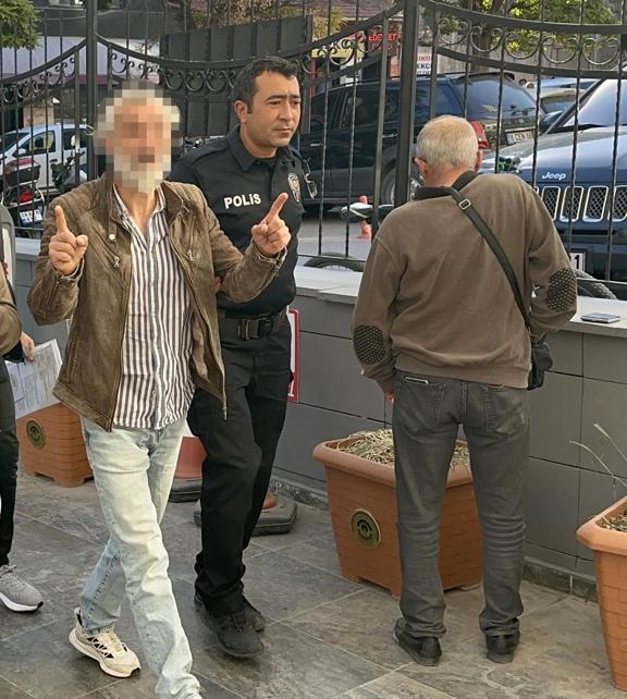 Kendisini şikayet ettiğini öne sürdüğü komşusunu darbedip, tekmeledi