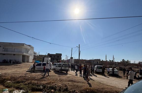 Lastiğini değiştirdiği TIRın altında kalıp ölen şoför, toprağa verildi