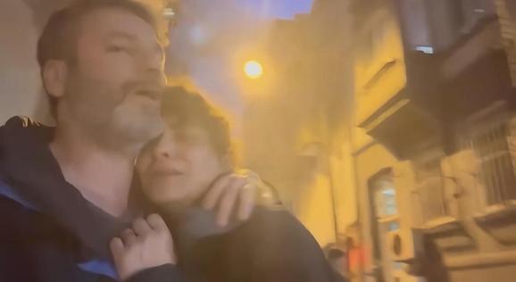 Beyoğlu’nda daire alev alev yandı; oyuncu Umut Özkan son anda kurtuldu