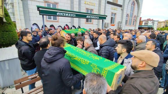 Mezar yeri bakmak için otomobille yola çıkan dayı ile yeğenin öldüğü kaza kamerada