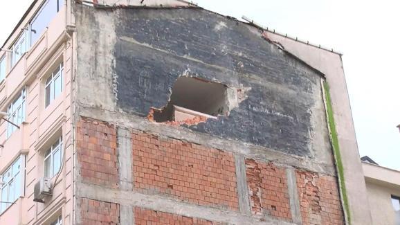 Güngören’de yıkım sırasında hasar gören 6 katlı bina tahliye edildi