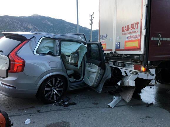 Şarkıcı Tan, Burdurda trafik kazasında yaralandı