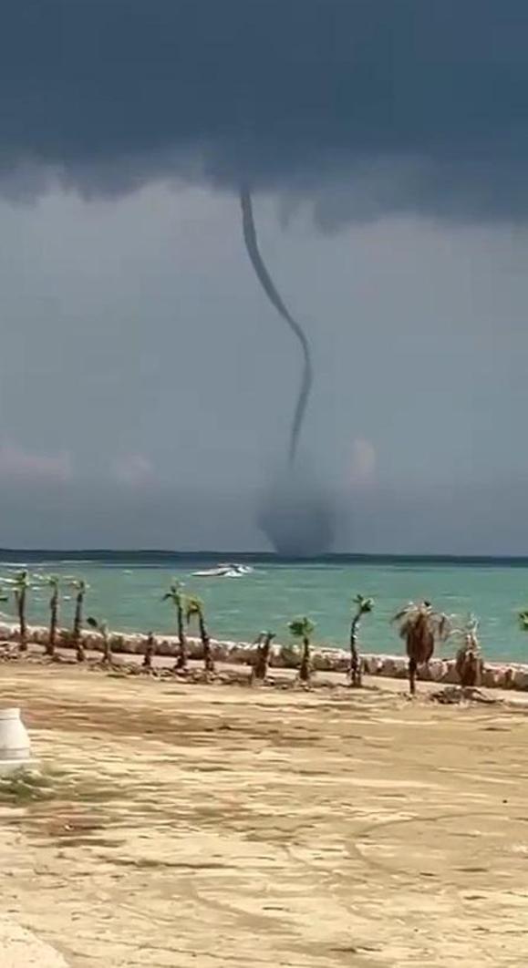 Adanada denizde hortum oluştu