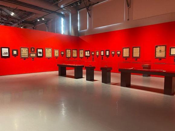 ‘Karanlıkta Akan Bir Yıldız: Mustafa Kemal Atatürk’ sergisi Humanis organizasyonu ile İstanbul’da açıldı