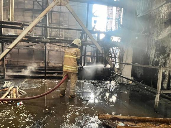 İzmirde fabrika yangını kontrol altında