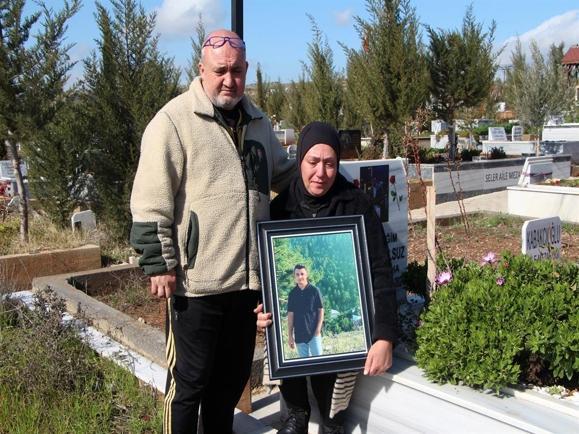 8 bıçak darbesiyle öldürülen Batuhan’ın annesi mezarı başında adalet istedi