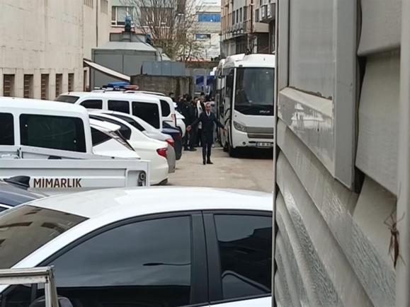 Bursa’daki ‘usulsüzlük’ ve ‘rüşvet’ soruşturmasında serbest kalan 5 şüpheliye yakalama kararı