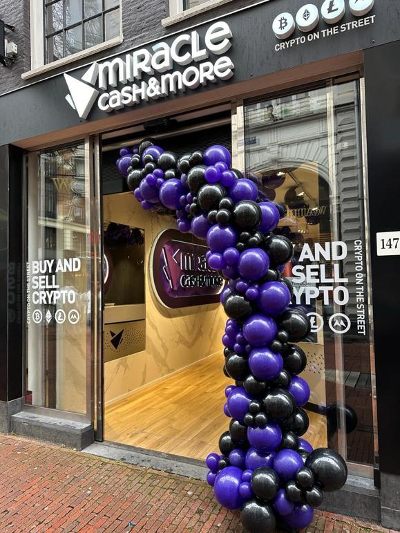 Miracle Cash & More open new store in Amsterdam