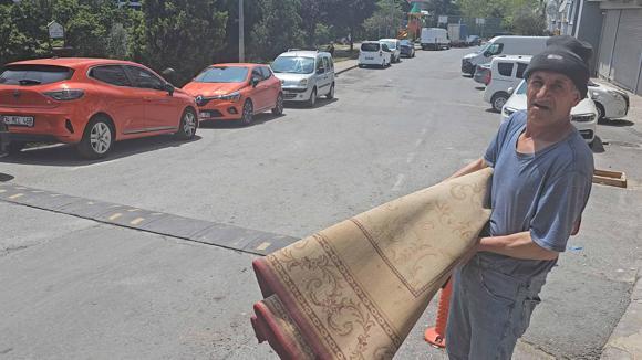 Gaziosmanpaşada kanalizasyondan gelen kurban kanı 2 daireyi bastı
