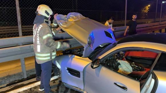 Avcılar D100’de iki otomobil çarpıştı: 2 yaralı