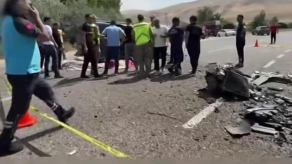 Vanda iki hafif ticari araç kafa kafaya çarpıştı: 2 ölü, 9 yaralı
