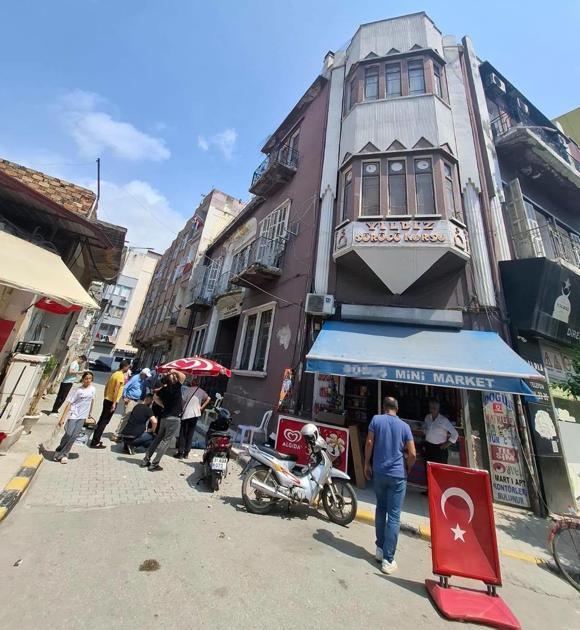 Çay içerken başına beton parçası düştü