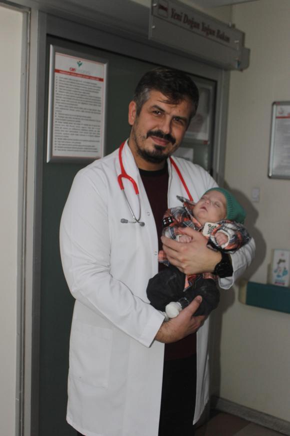 710 gram doğan Arden bebek, hayata tutundu