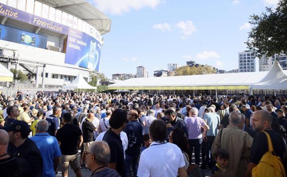 Fenerbahçede başkanlık seçimi için oy verme işlemi başladı